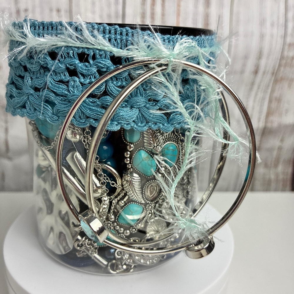 Mystery Treasure 16 oz Jar - Lot 0272